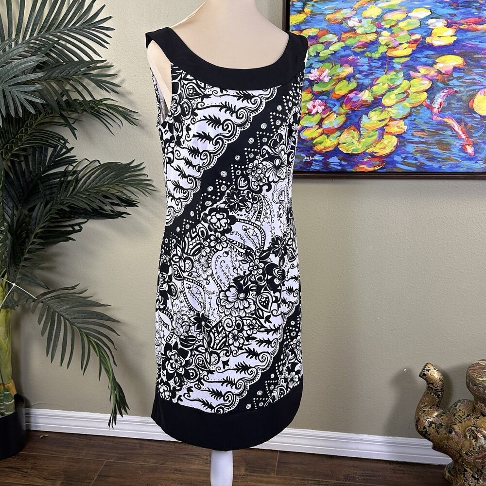 Connected Dress Women 12 Flower Botanical print in black white with black border